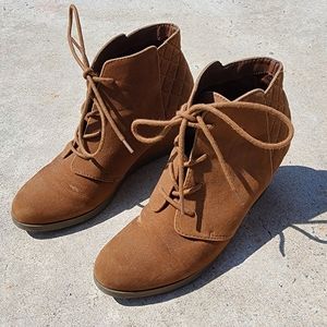 Women's Madden Girl Wedge Shoe size 8